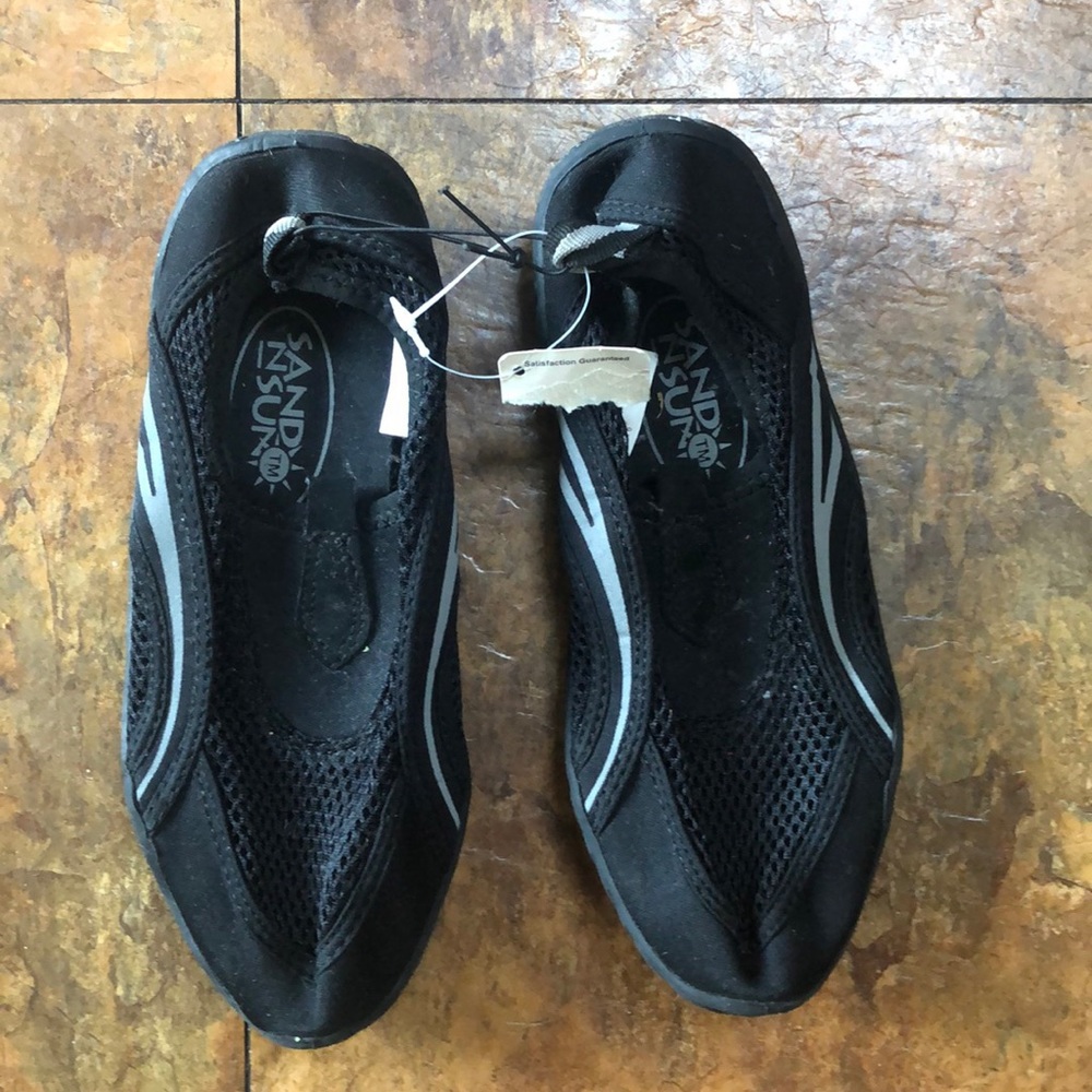Black stretchy water shoes